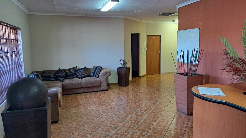 Office 1132-ref-6889 for Rent in Richards Bay Ext 7, … in Kimberley - Image 1