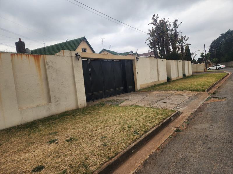 Apartment / Flat 2533-ref-8439 for Rent in Germiston … in Boksburg - Image 1