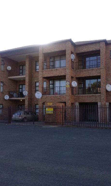 Apartment / Flat 954-ref-127 for Rent in Three Rivers, … in Vereeniging - Image 1