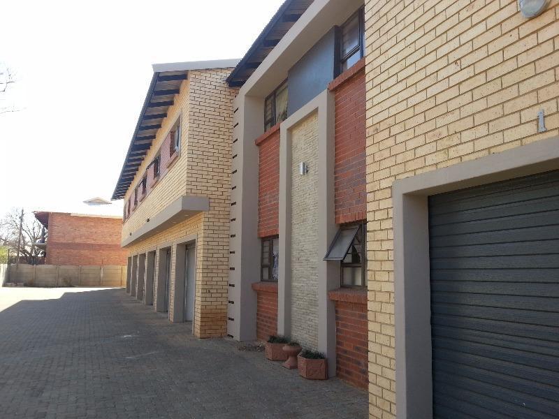 Apartment / Flat 1254-ref-314 for Sale in Die Bult, … in Beaufort West - Image 1