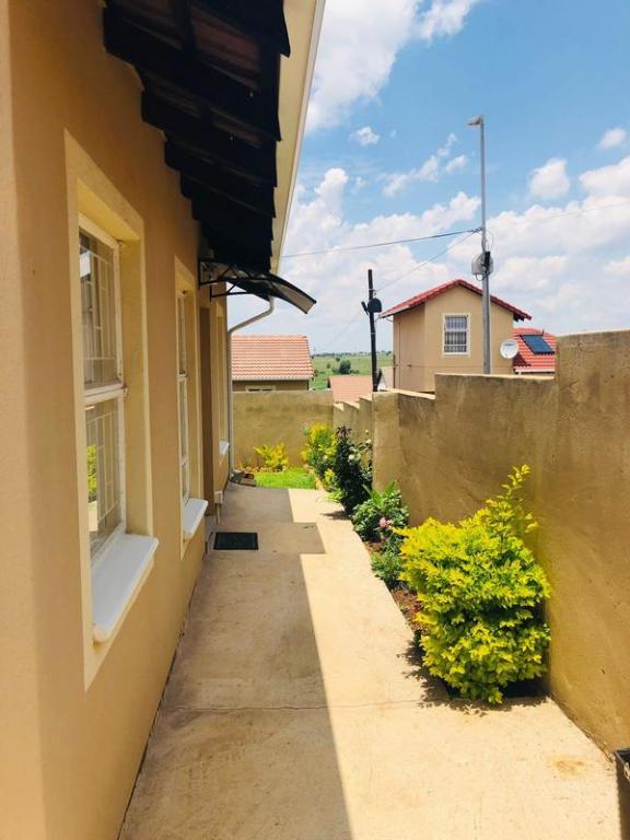 House 2024-ref-2940 for Sale in Roodepoort, Roodepoort in Soweto - Image 1