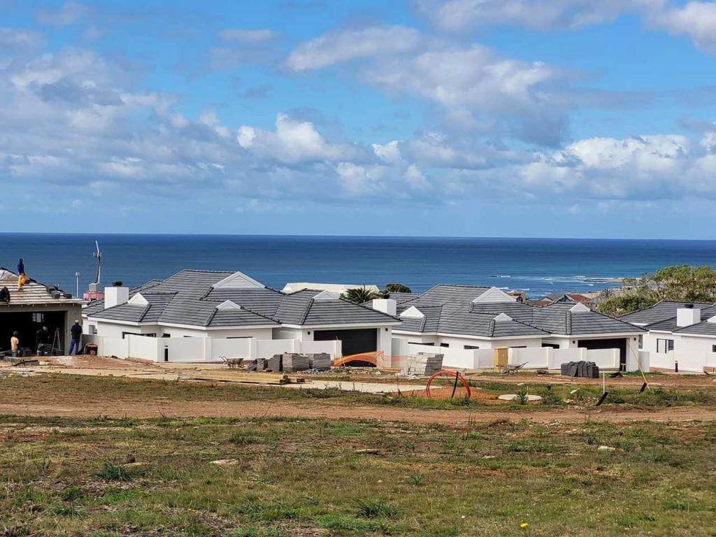 FIG TREE LIFESTYLE ESTATE!!! in Jeffrey's Bay - Image 1