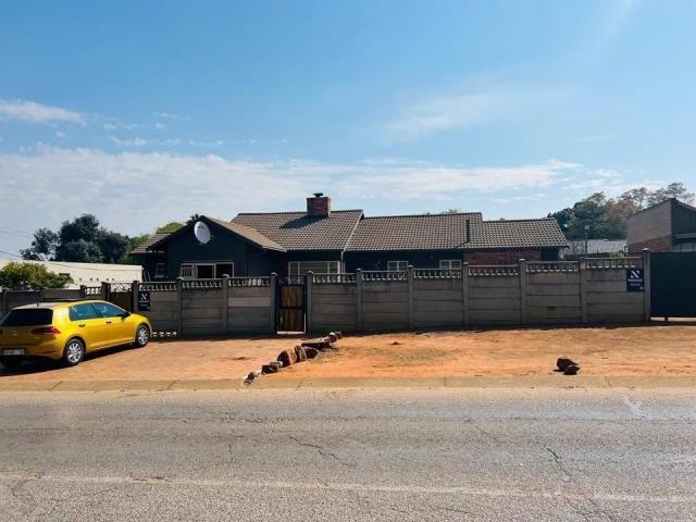 House 2859-ref-150 for Rent in Fleurhof, Roodepoort in Soweto - Image 1