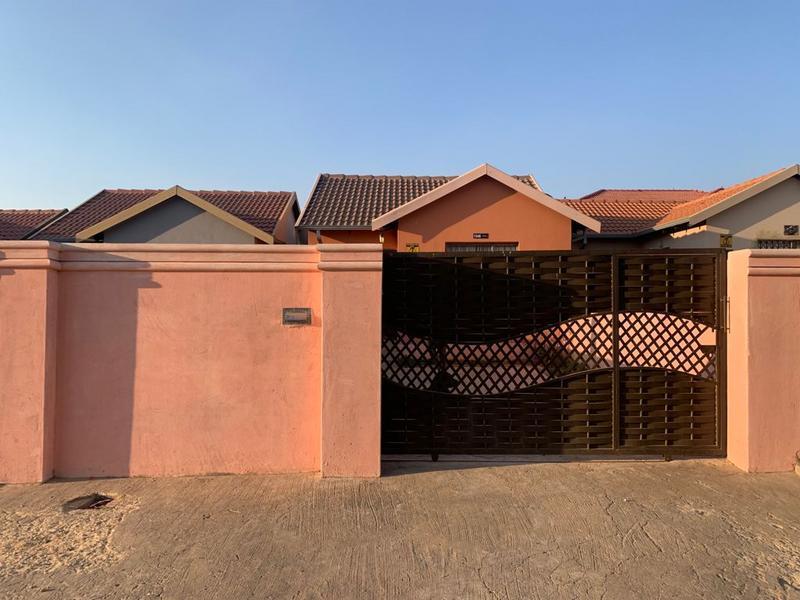 House 2859-ref-158 for Rent in Fleurhof, Roodepoort in Soweto - Image 1