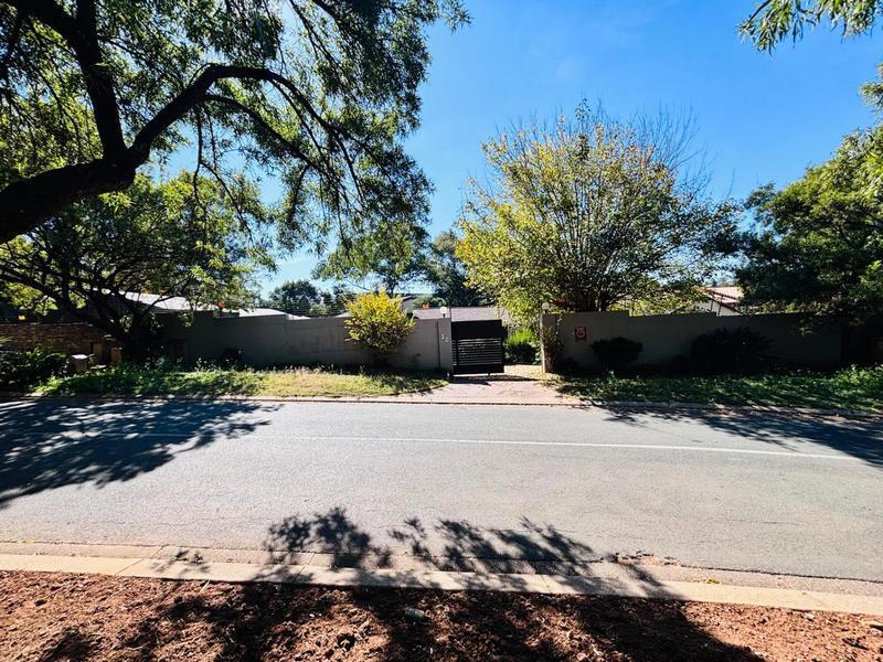 House 2859-ref-154 for Rent in Hurlingham, Sandton in Sandton - Image 1