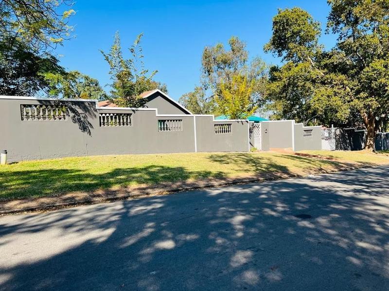 House 2859-ref-116 for Rent in Fleurhof, Roodepoort in Soweto - Image 1