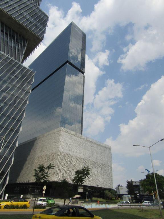 LOCAL EN RENTA CORPORATIVO 1500 en Zapopan - Imagen 1