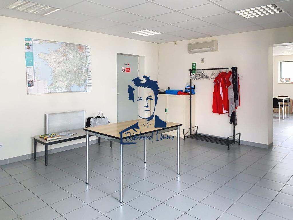Bâtiment professionnel à Charleville-Mézières - Photo 1