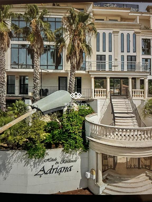 SPA +APPARTEMENT+ BUREAU à Marignane - Photo 1