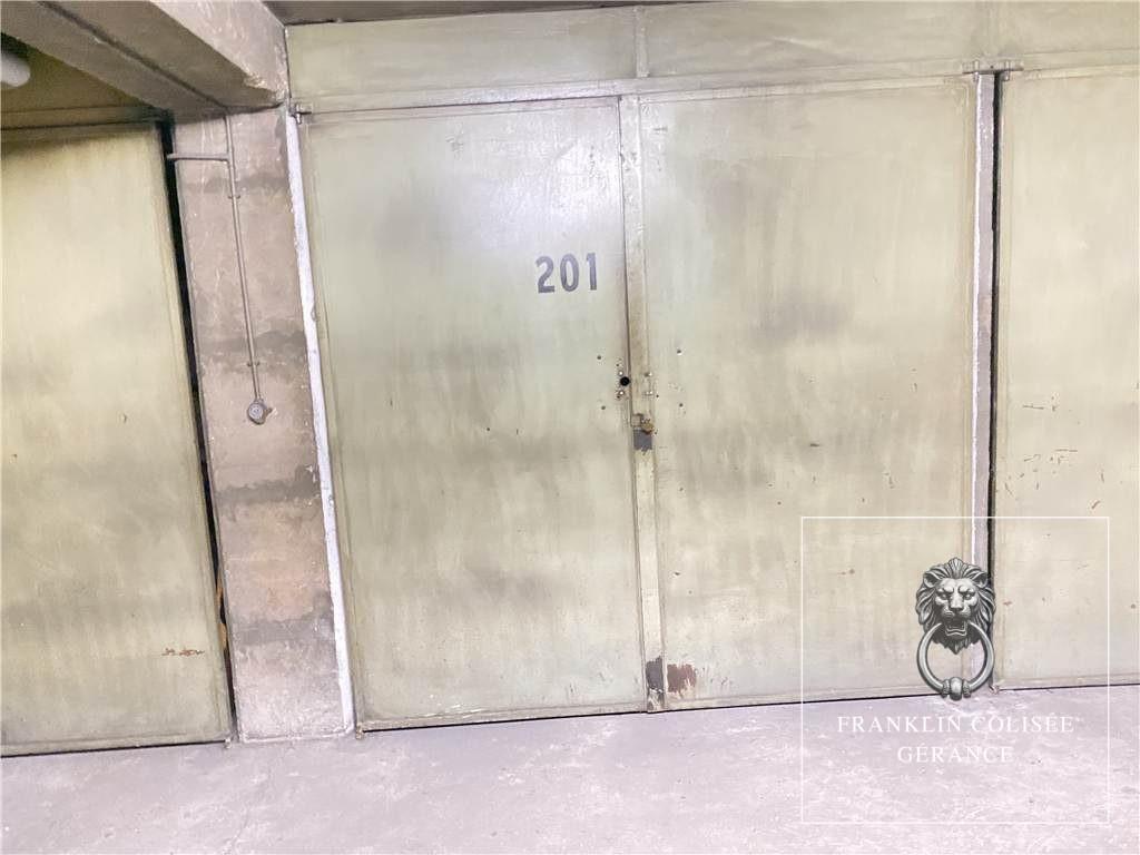 Grand Box Rue de l'Abbé Groult à Vanves - Photo 1