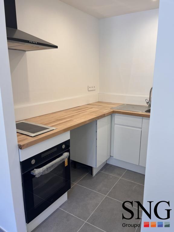 BEAU T2 RENOVE AVEC CUISINE EQUIPEE à Grasse - Photo 1