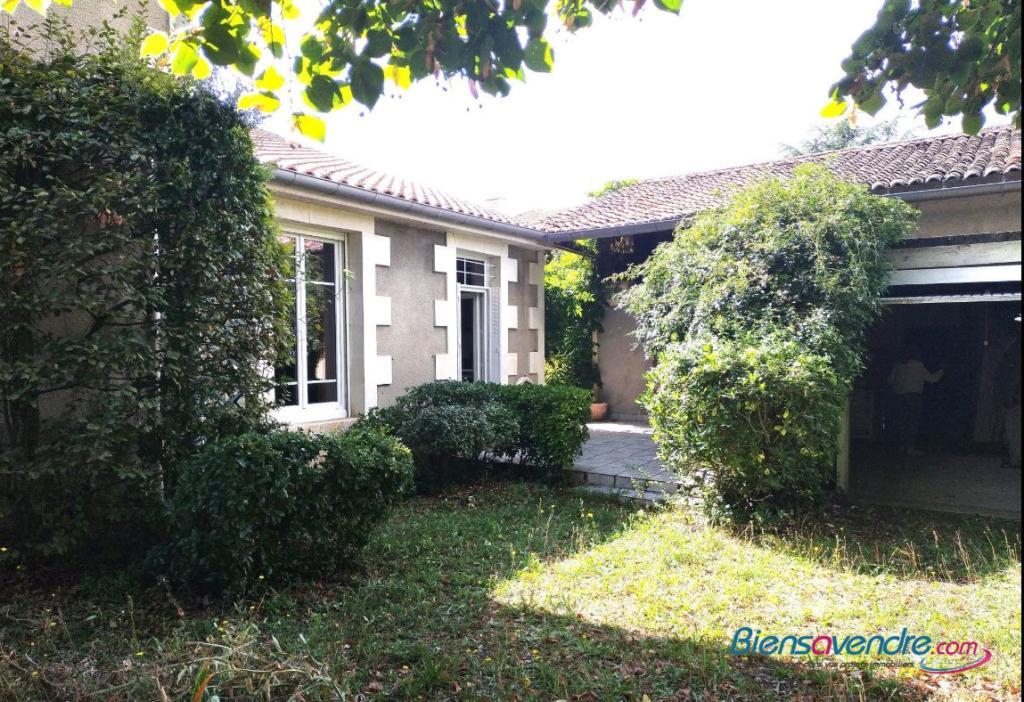 Maison centre bourg et studio à Poitiers - Photo 1