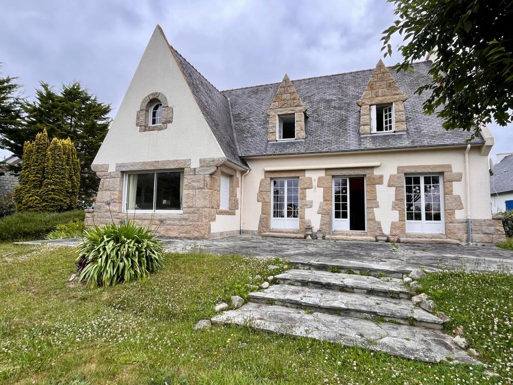 MAISON FAMILIALE ENTRE PLAGES ET COMMERCES à Lannion - Photo 1