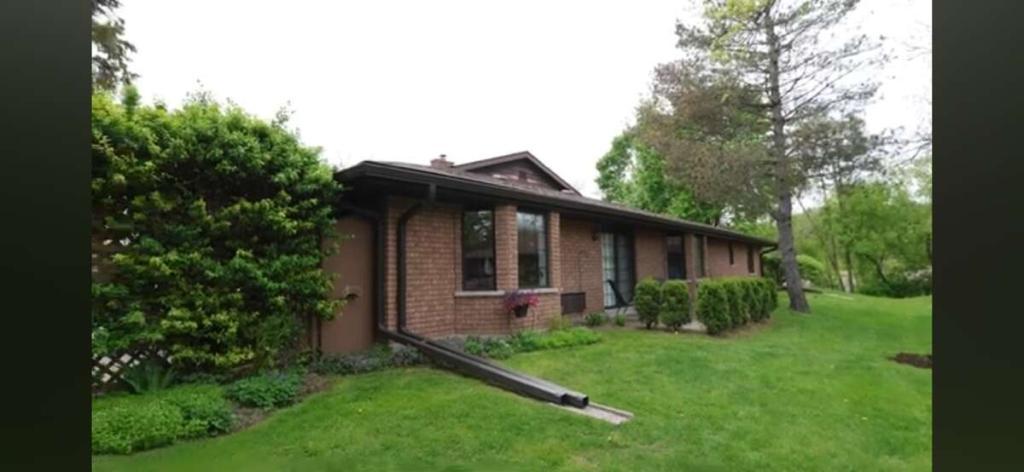 Luxury Condo In Peterborough Ontario in Oshawa - Image 1
