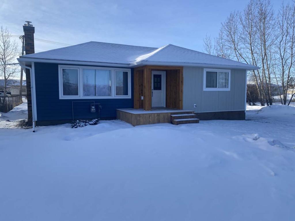 Completely Updated Family Home!! in Ottawa - Image 1