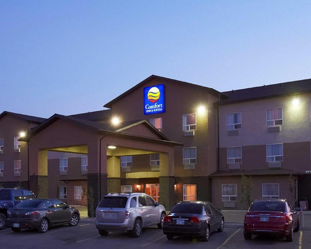 Comfort Inn & Suites in Canada - Image 1