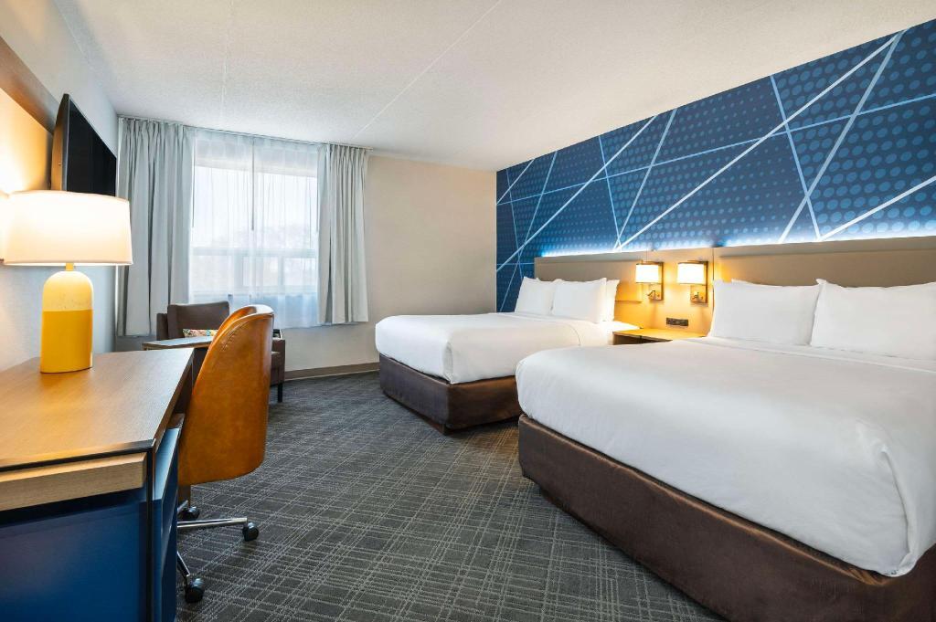 Comfort Inn & Suites in Canada - Image 1