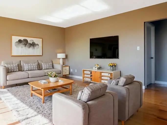 Cameron Manor in New Westminster - Image 1