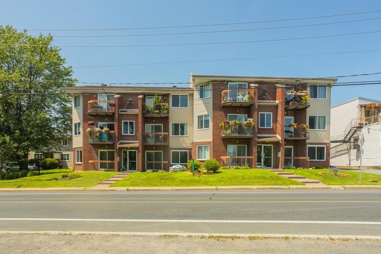 25-35 Chemin Richelieu in Beloeil - Image 1