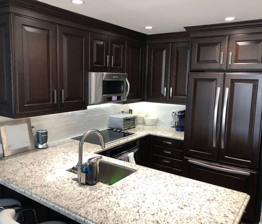 Condo in Prestigious Ravine Lot Building in Toronto - Image 1