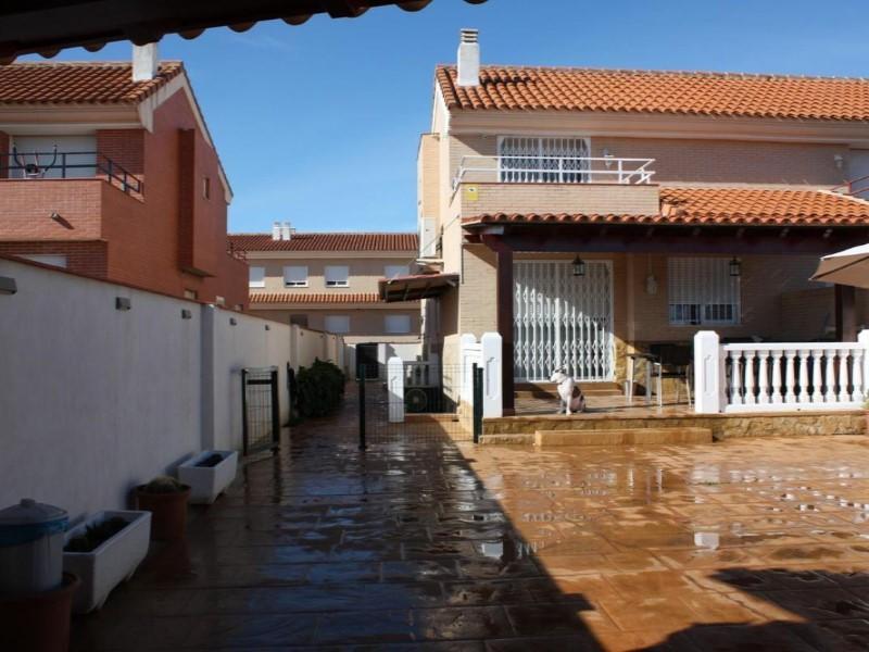 CASA ADOSADA en Sagunto - Imagen 1