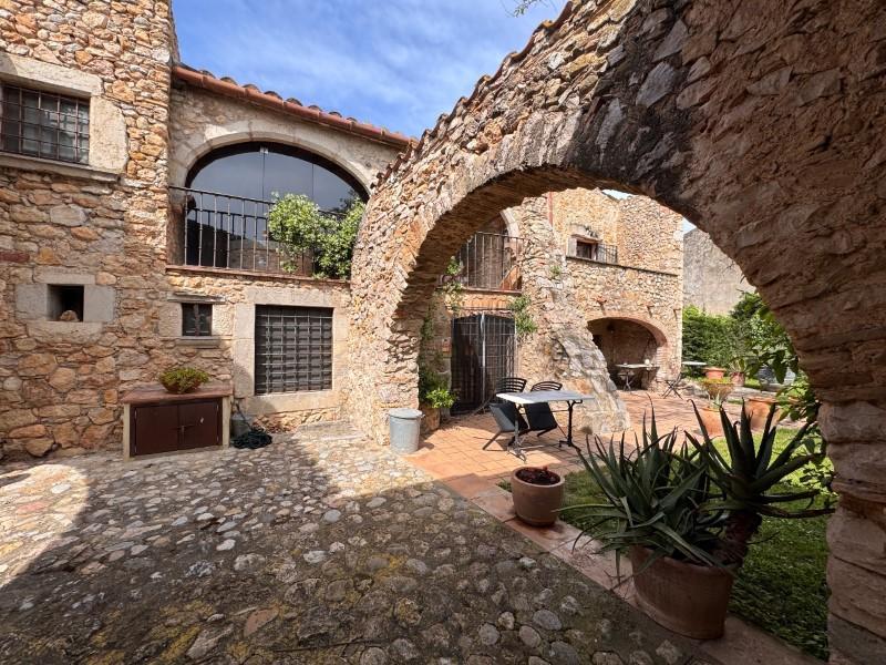 ALT EMPORDÀ, VILADAMAT, MASIA en Figueras - Imagen 1