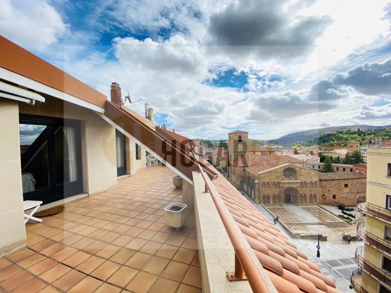 PRECIOSO ÁTICO JUNTO A SANTO DOMINGO en Soria - Imagen 1