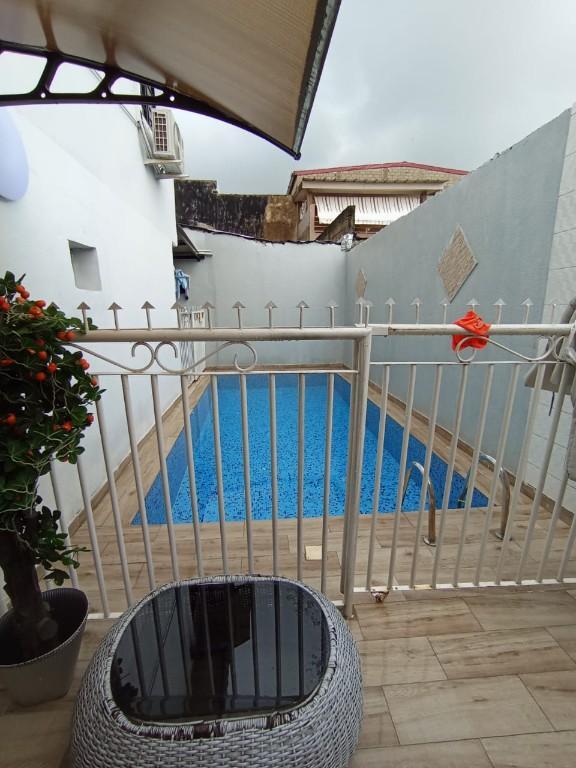 VENTE FÉH-KÉSSÉ CITÉ PROMOGIM DUPLEX 5PIÈCES + PISCINE à Abidjan - Photo 1