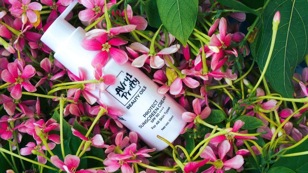Non-Greasy Sunscreen for All Skin Types – SPF 50+ in Loni - Image 1