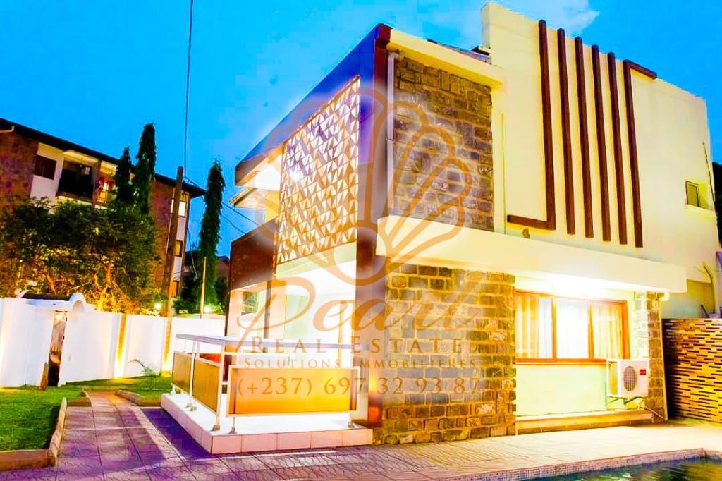 DUPLEX D’ARCHITECTE À BASTOS – AVEC PISCINE au Cameroun - Photo 1