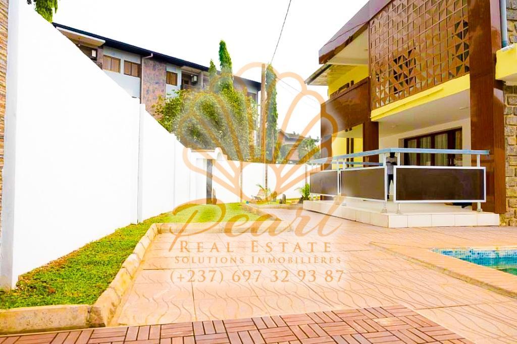 DUPLEX D’ARCHITECTE À BASTOS – AVEC PISCINE au Cameroun - Photo 2