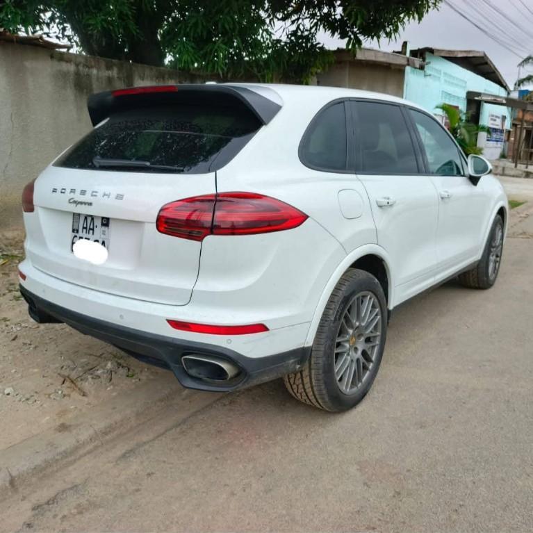 Porsche Cayenne à Abidjan - Photo 4