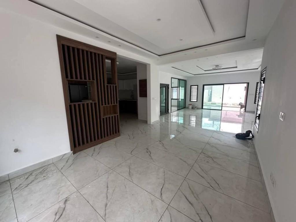 A LOUER UNE BELLE VILLA DUPLEX DE 11 PIÈCES +PISCINE RIVIÉRA en Côte d’Ivoire - Photo 2