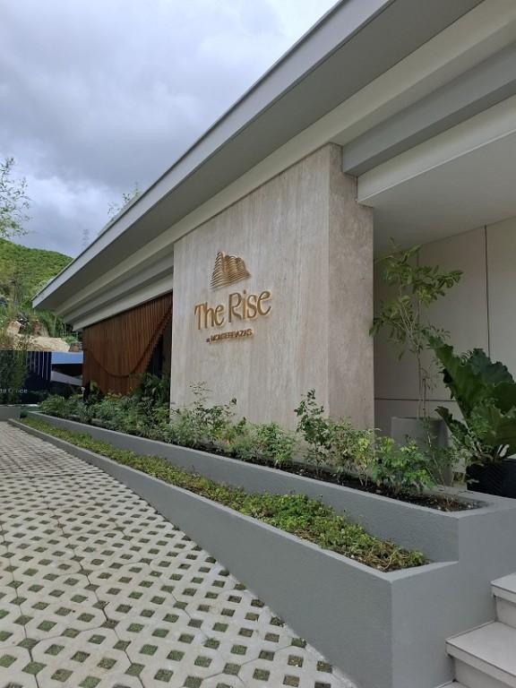 3BR HIGH END OVERLOOKING CONDO CEBU CITY THE RISE AT MONTERRAZAS in Cebu City - Image 6