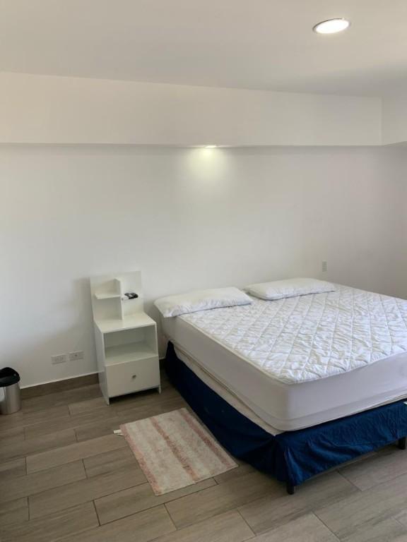 SE ALQUILA APARTAMENTO CASAS DEL ÁRBOL, SANTA ROSA, AMUEBLADO, en San José Villanueva - Imagen 2