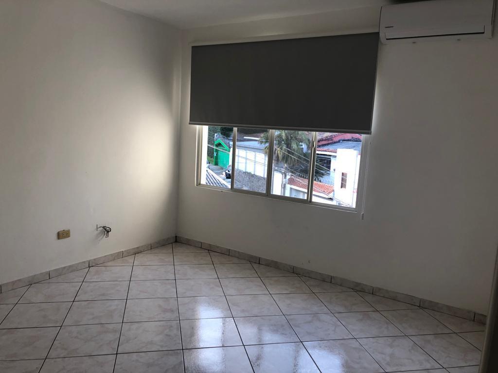 SE ALQUILA APARTAMENTO SIENA SAN BENITO, REMODELADO, tiene 100 m en San José Villanueva - Imagen 4