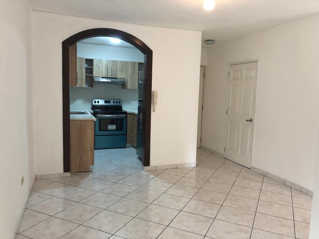 SE ALQUILA APARTAMENTO SIENA SAN BENITO, REMODELADO, tiene 100 m en San José Villanueva - Imagen 5