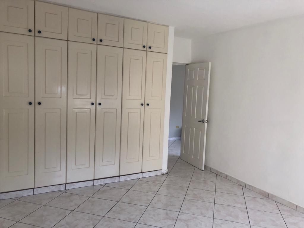 SE ALQUILA APARTAMENTO SIENA SAN BENITO, REMODELADO, tiene 100 m en San José Villanueva - Imagen 6