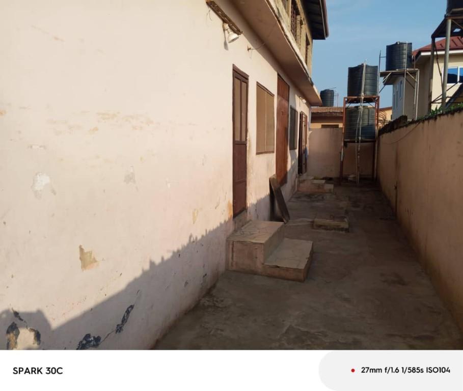 *RENTALS OF 5BRM HOUSE ABOFU, ACHIMOTA* . in Ghana - Image 3