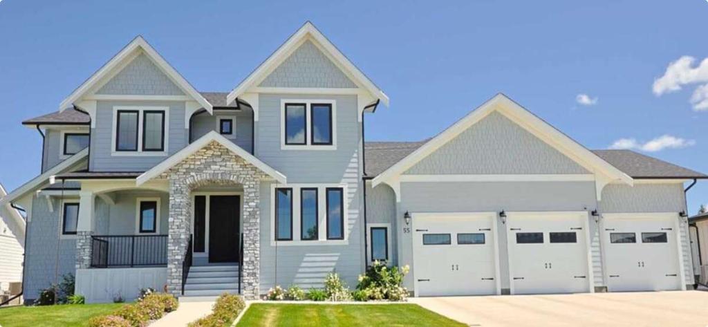 Beautiful Custom Built! in Lethbridge - Image 1