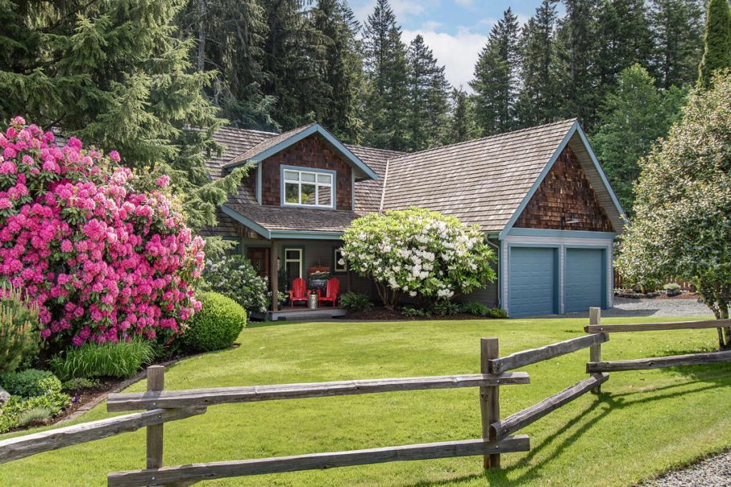 Custom Timber Frame House for Sale, Campbell River in Campbell River - Image 1