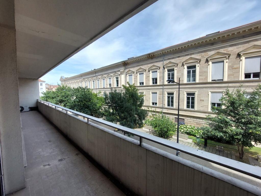 Local Professionnel à Saint-Étienne - Photo 1