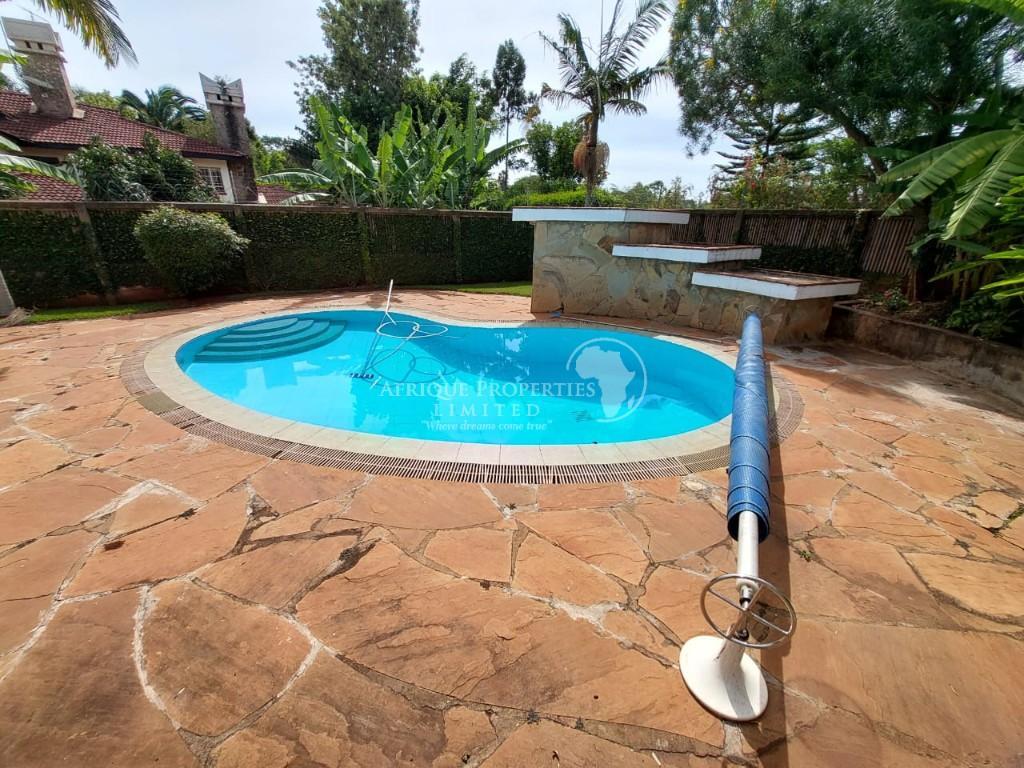5 Bedroom All Ensuite Residence for Rent in Runda in Nairobi - Image 19