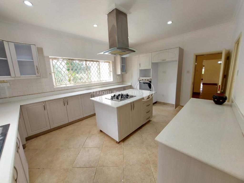5 Bedroom All Ensuite Residence for Rent in Runda in Nairobi - Image 6