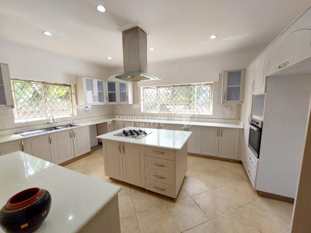 5 Bedroom All Ensuite Residence for Rent in Runda in Nairobi - Image 5