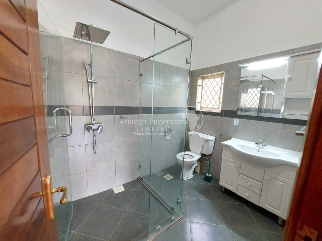 5 Bedroom All Ensuite Residence for Rent in Runda in Nairobi - Image 15