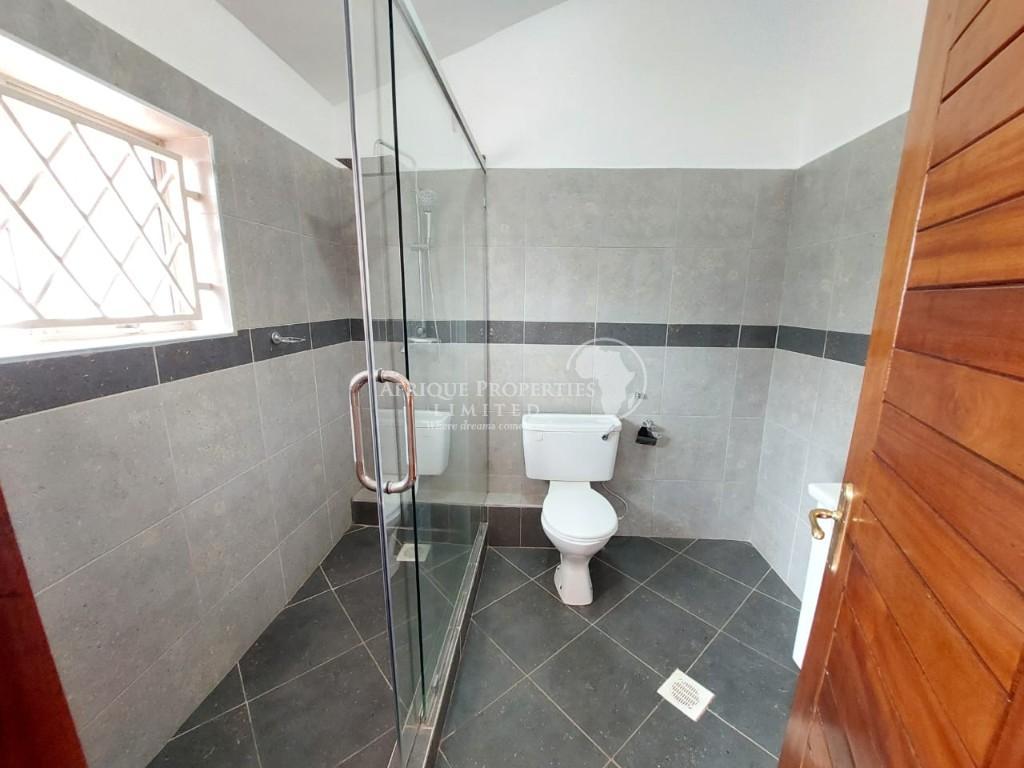 5 Bedroom All Ensuite Residence for Rent in Runda in Nairobi - Image 18