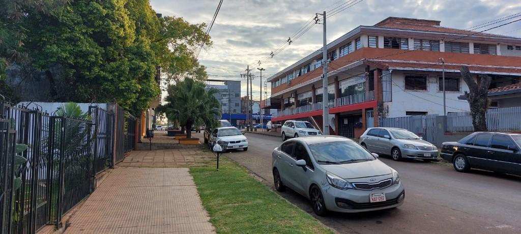 VENDO CASA EN PLENO CENTRO DE ENCARNACIÓN, AV. IRRAZÁBAL en Encarnación - Imagen 19