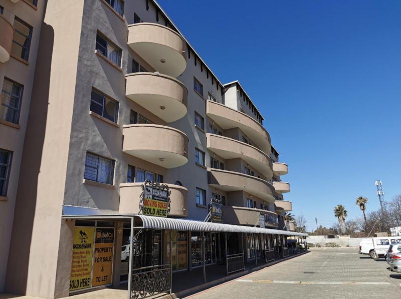 Apartment / Flat 1254-ref-737 for Sale in Die Bult, … in Beaufort West - Image 1
