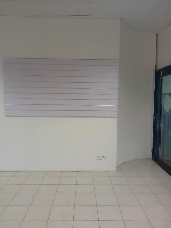 SPACE SHOP TO RENT FOR CELLPHONE FIXING RANDBURG SQUARE in Randburg - Image 1